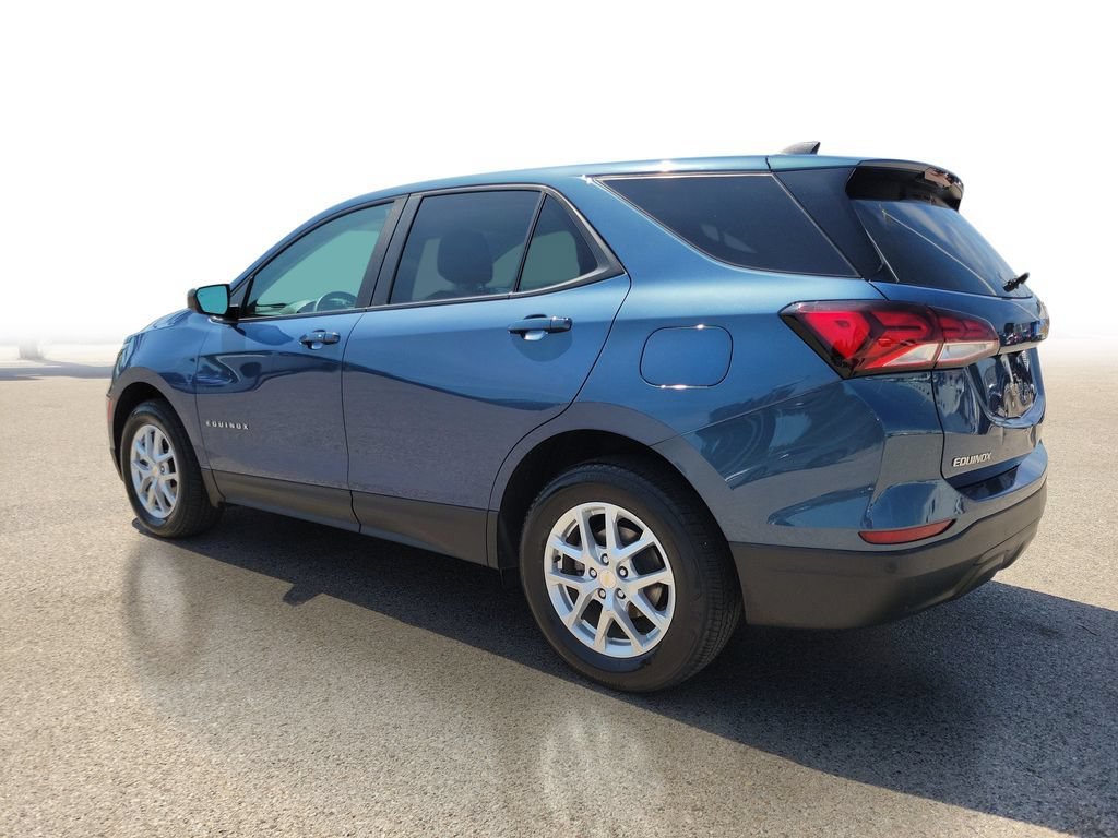Used 2024 Chevrolet Equinox LS w/ LS Convenience Package AWD/4WD image 3