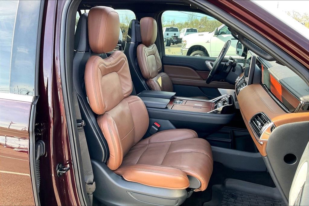 Used 2023 Lincoln Navigator Reserve image 7