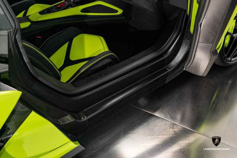Used 2024 Lamborghini Revuelto image 52