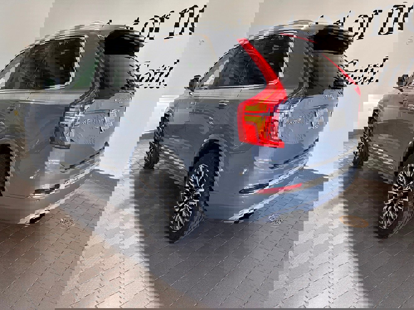 Used 2021 Volvo XC90 T8 Inscription Expression w/ Climate Package image 6