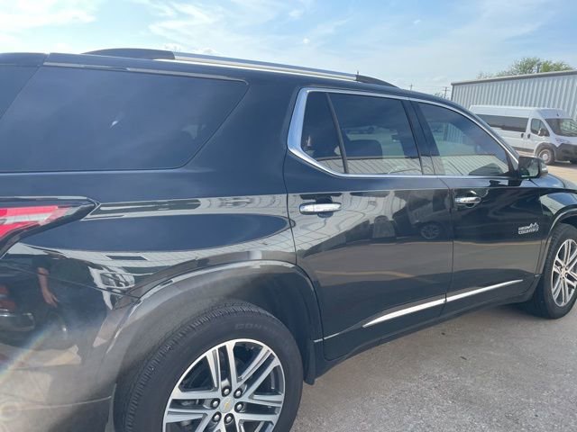 Used 2023 Chevrolet Traverse High Country w/ LPO, Floor Liner Package AWD/4WD image 16