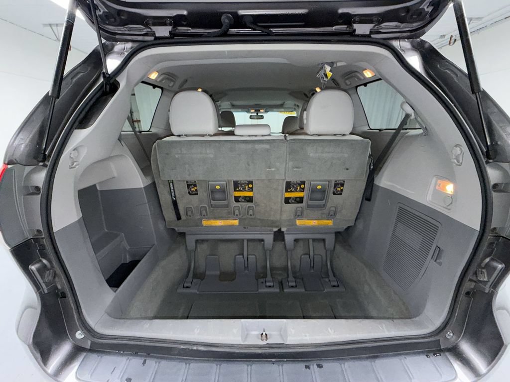 Used 2014 Toyota Sienna XLE AWD/4WD image 16