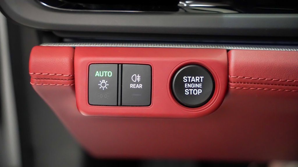 Certified 2025 Porsche Panamera 4 image 26