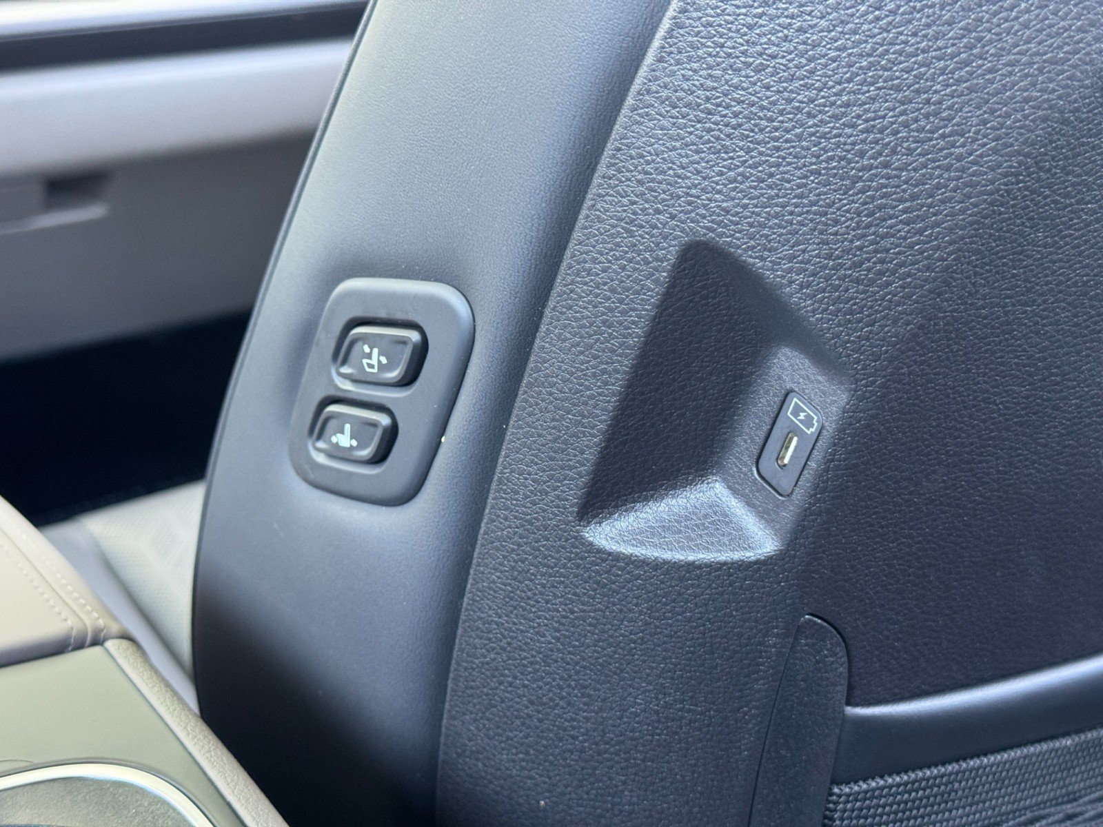 Used 2025 Kia Carnival SX FWD image 40