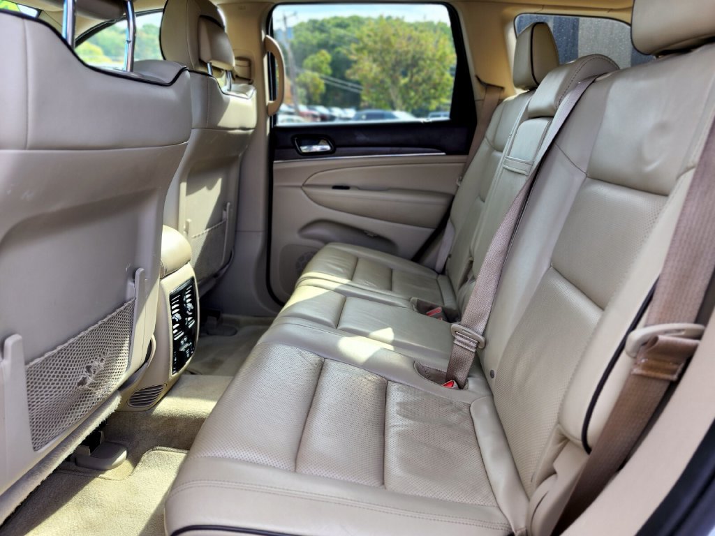 Used 2019 Jeep Grand Cherokee Overland AWD/4WD image 16