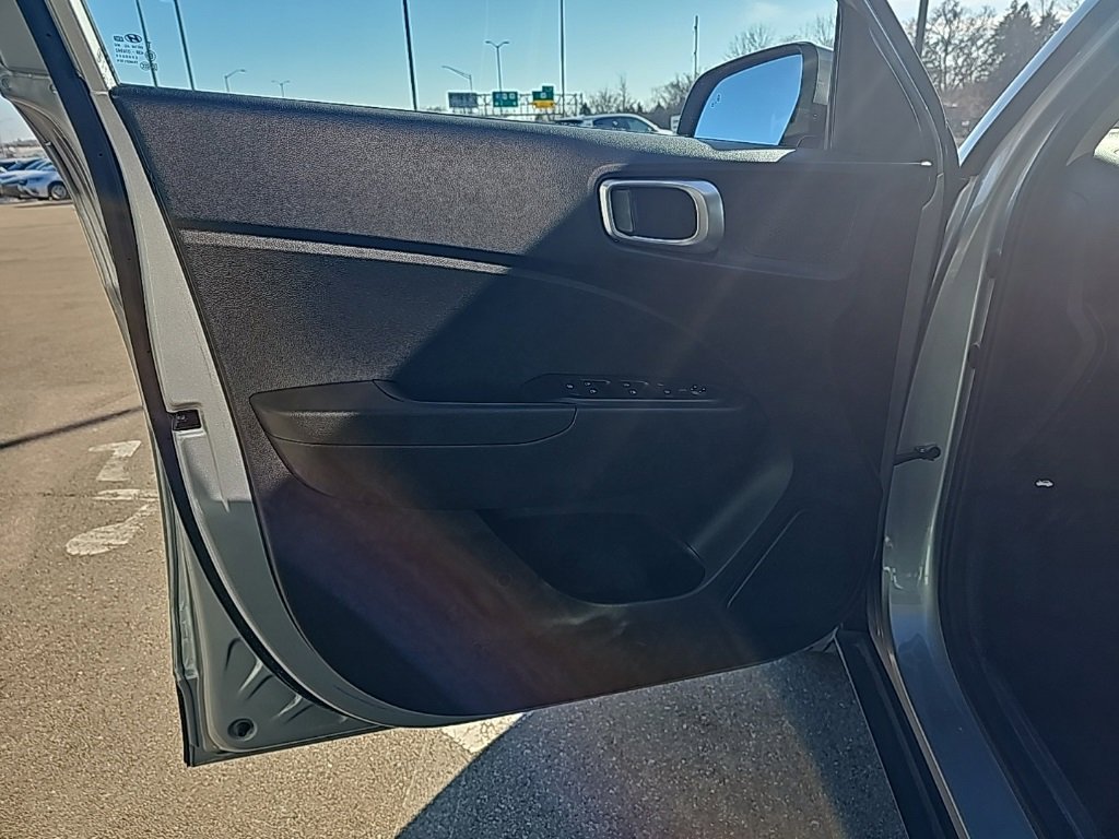 Certified 2023 Hyundai Venue SEL image 10