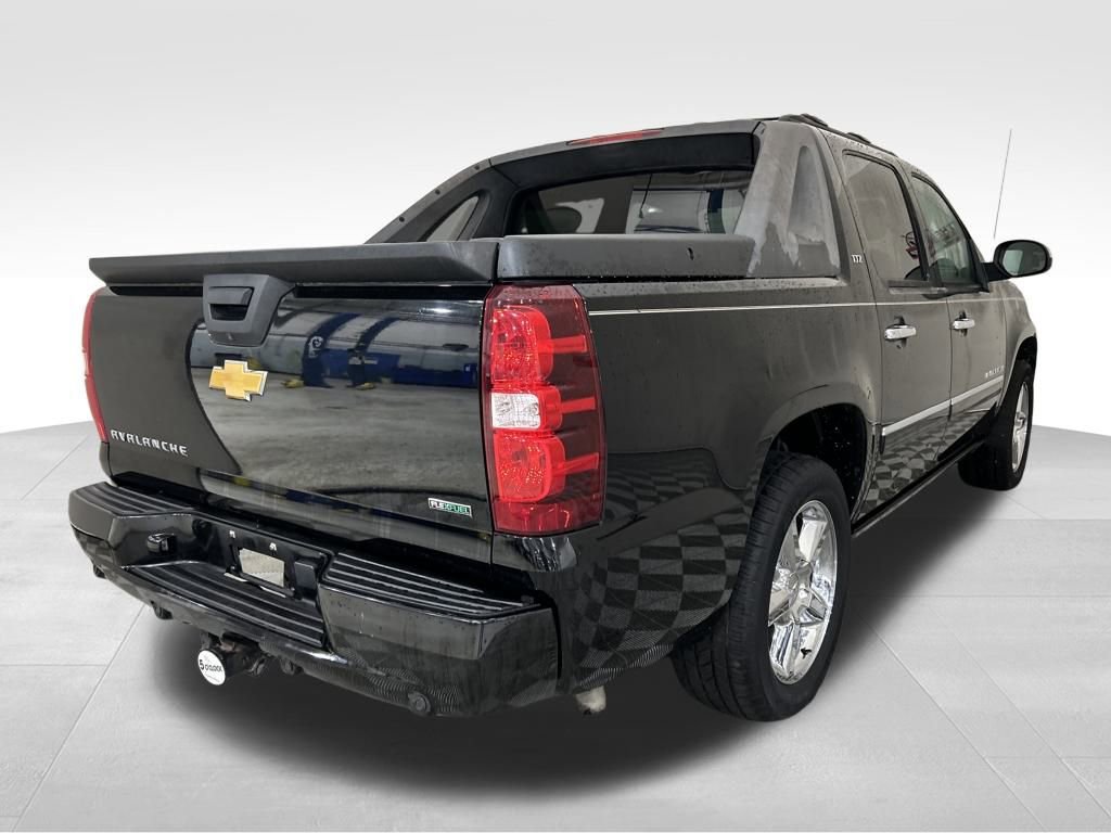 Used 2012 Chevrolet Avalanche LTZ image 6