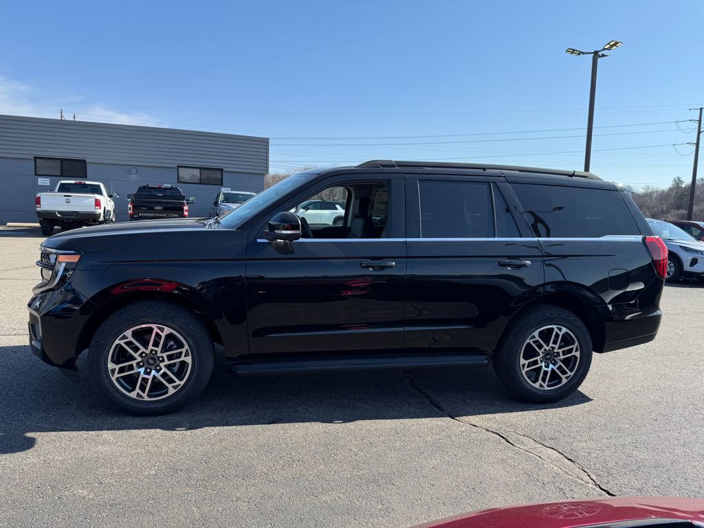 New 2026 Ford Expedition Active image 2