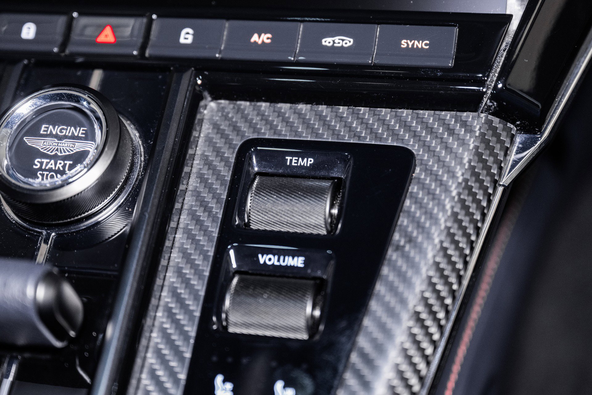 Used 2025 Aston Martin V8 Vantage Coupe image 33