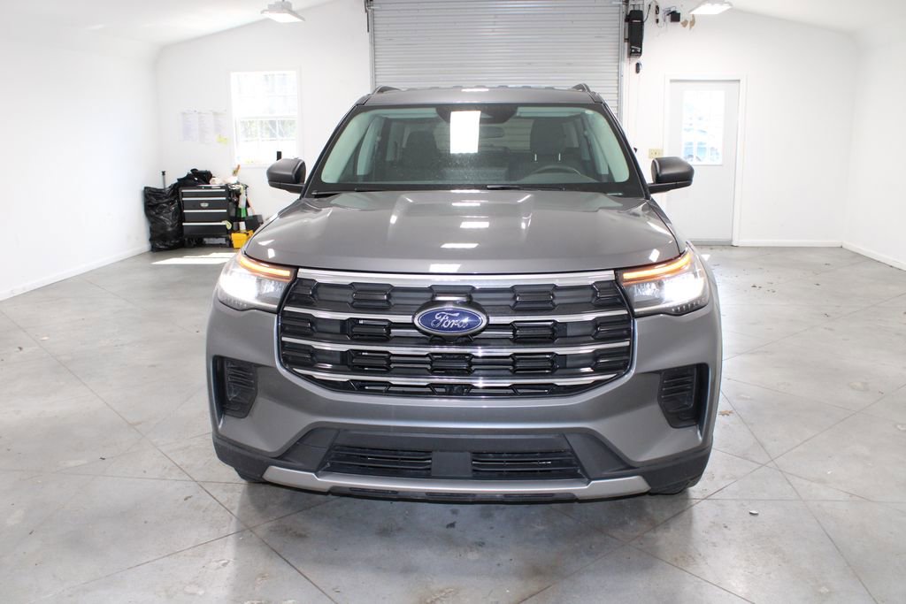Used 2025 Ford Explorer Active image 3