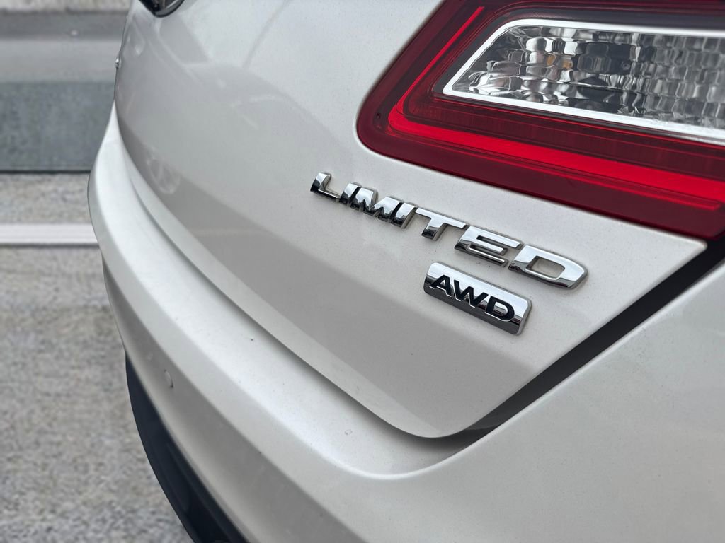 Used 2017 Ford Taurus Limited w/ Driver Assist Package AWD/4WD image 8