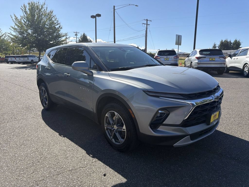 Used 2023 Chevrolet Blazer LT w/ Driver Confidence Package AWD/4WD image 3
