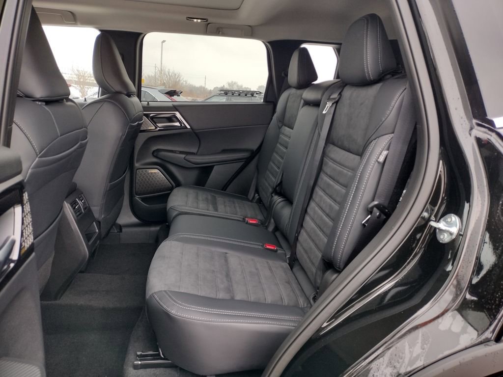 New 2026 Mitsubishi Outlander SE image 9