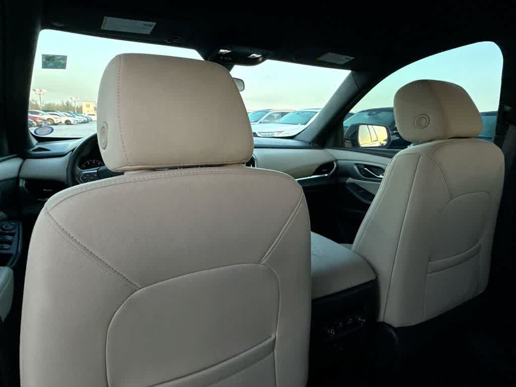 Used 2023 Chevrolet Traverse LS FWD image 23