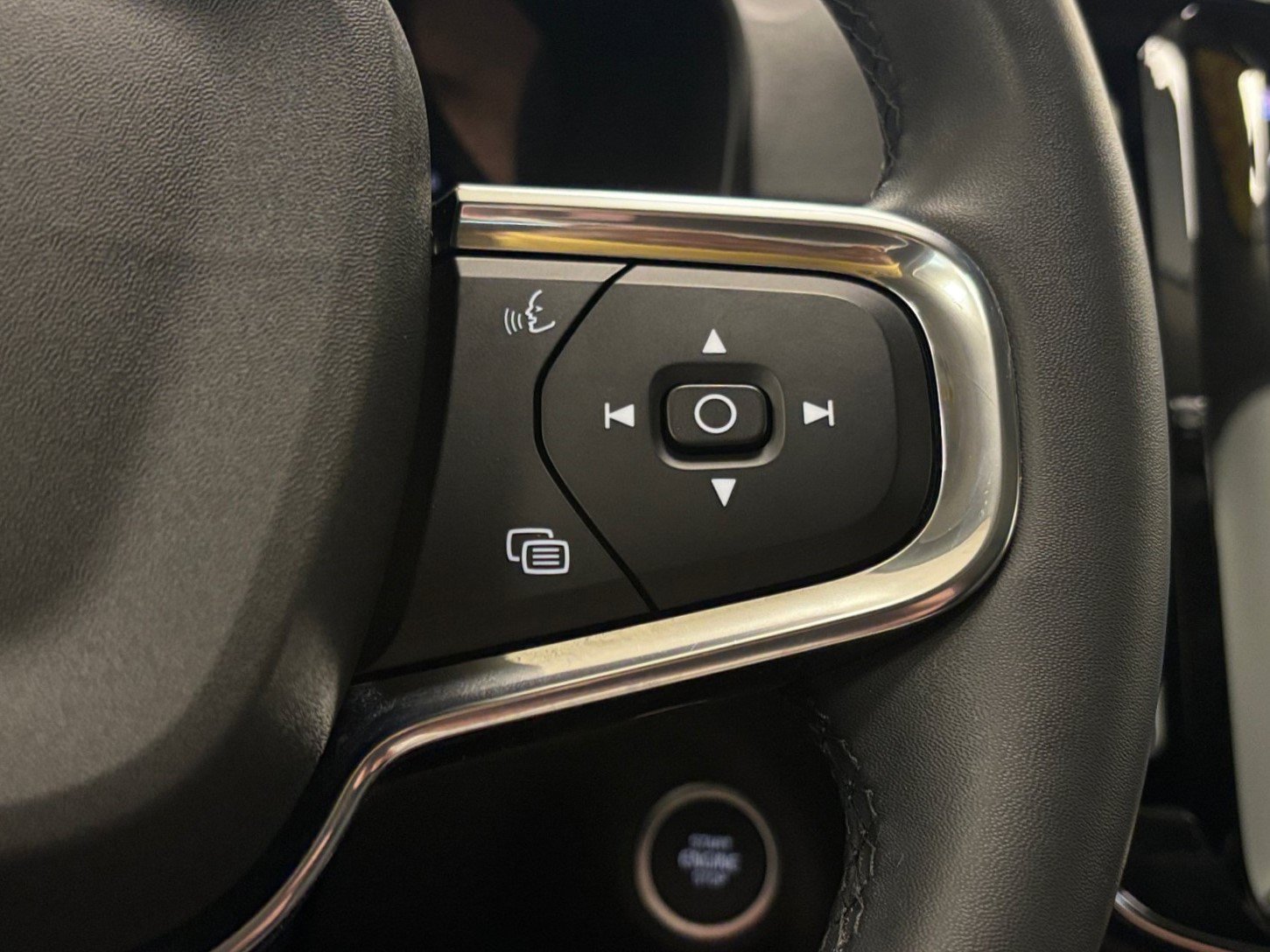 Used 2023 Volvo XC40 B5 Plus w/ Driver Assist Package AWD/4WD image 36