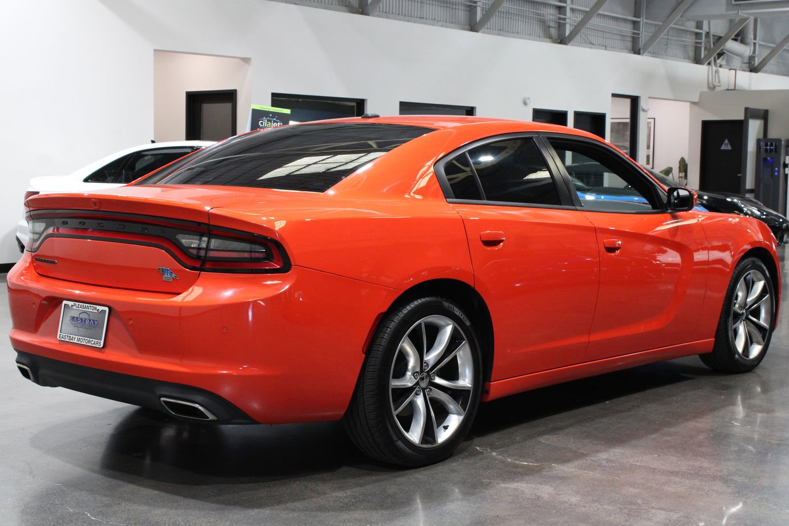 Used 2019 Dodge Charger SXT image 15