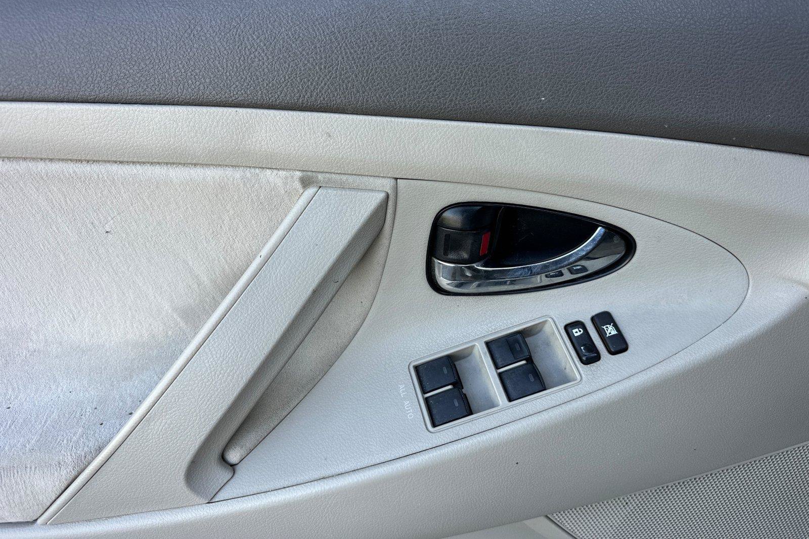 Used 2010 Toyota Camry LE FWD image 10