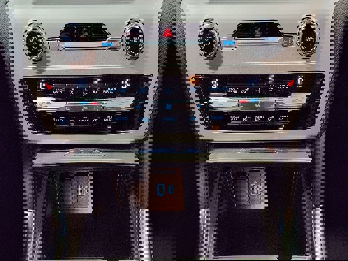 Used 2021 Ford Explorer XLT w/ Equipment Group 202A image 39