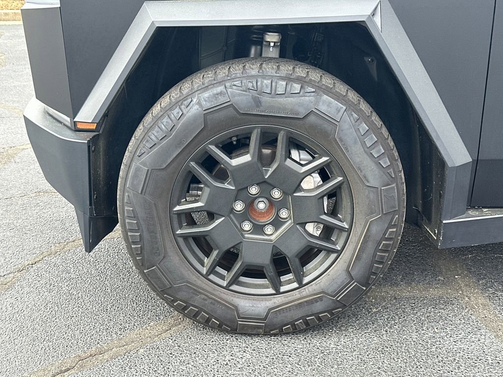 Used 2024 Tesla Cybertruck AWD Crew Cab image 9