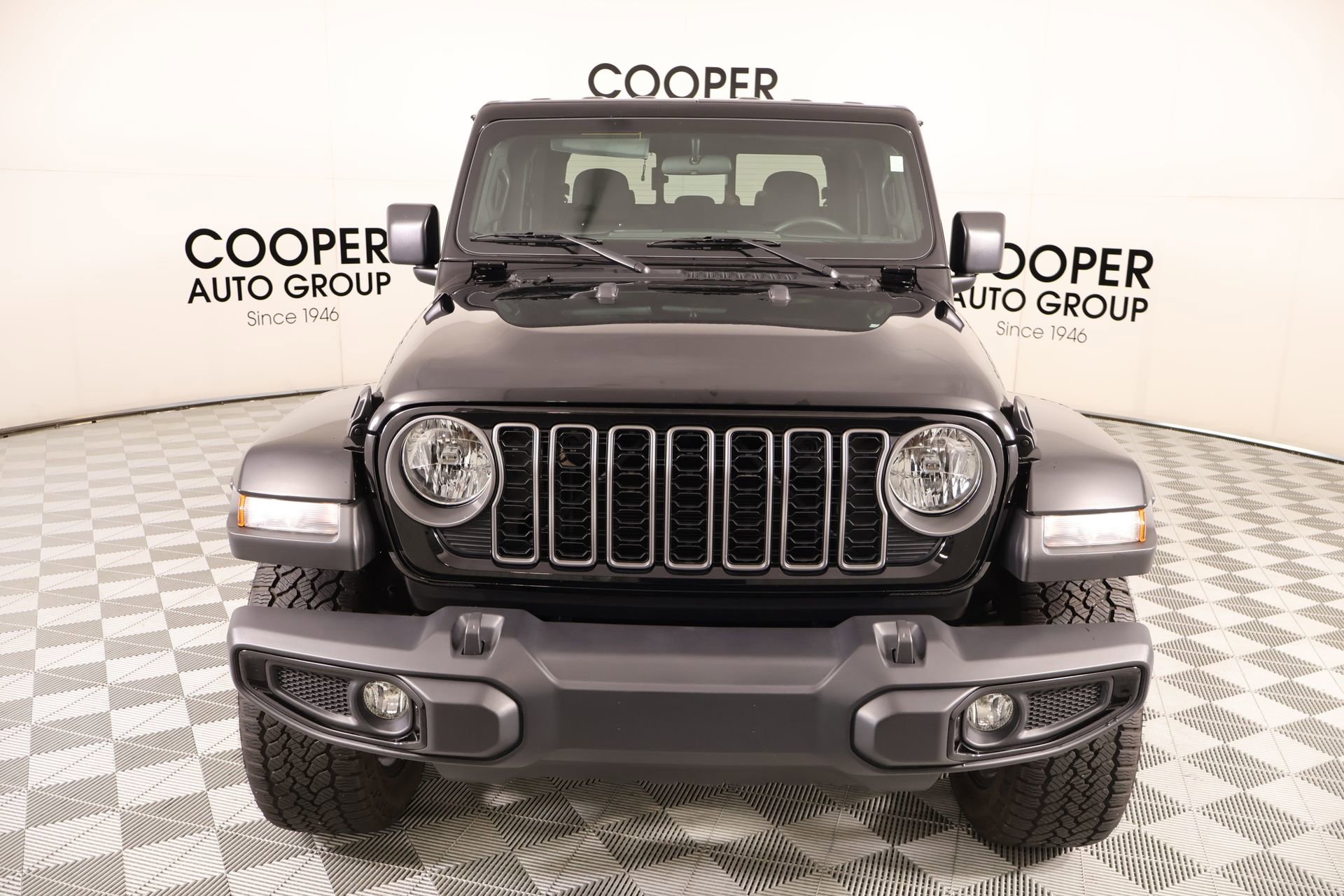 Used 2025 Jeep Gladiator Sport AWD/4WD image 8