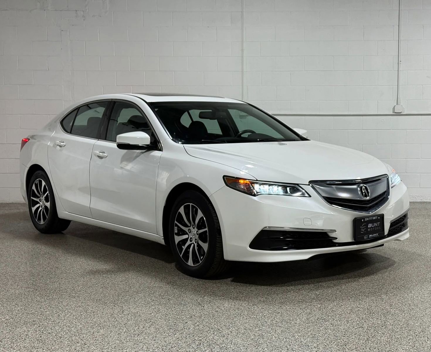 Used 2017 Acura TLX FWD image 4