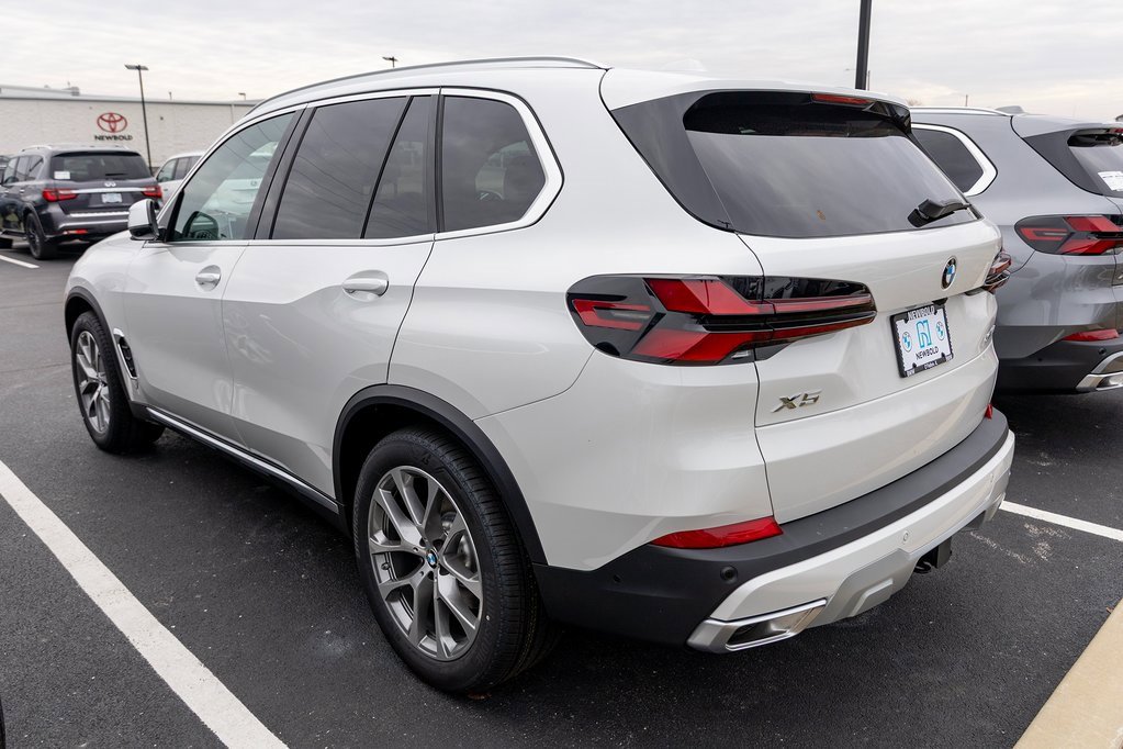 New 2026 BMW X5 xDrive40i w/ Premium Package image 2