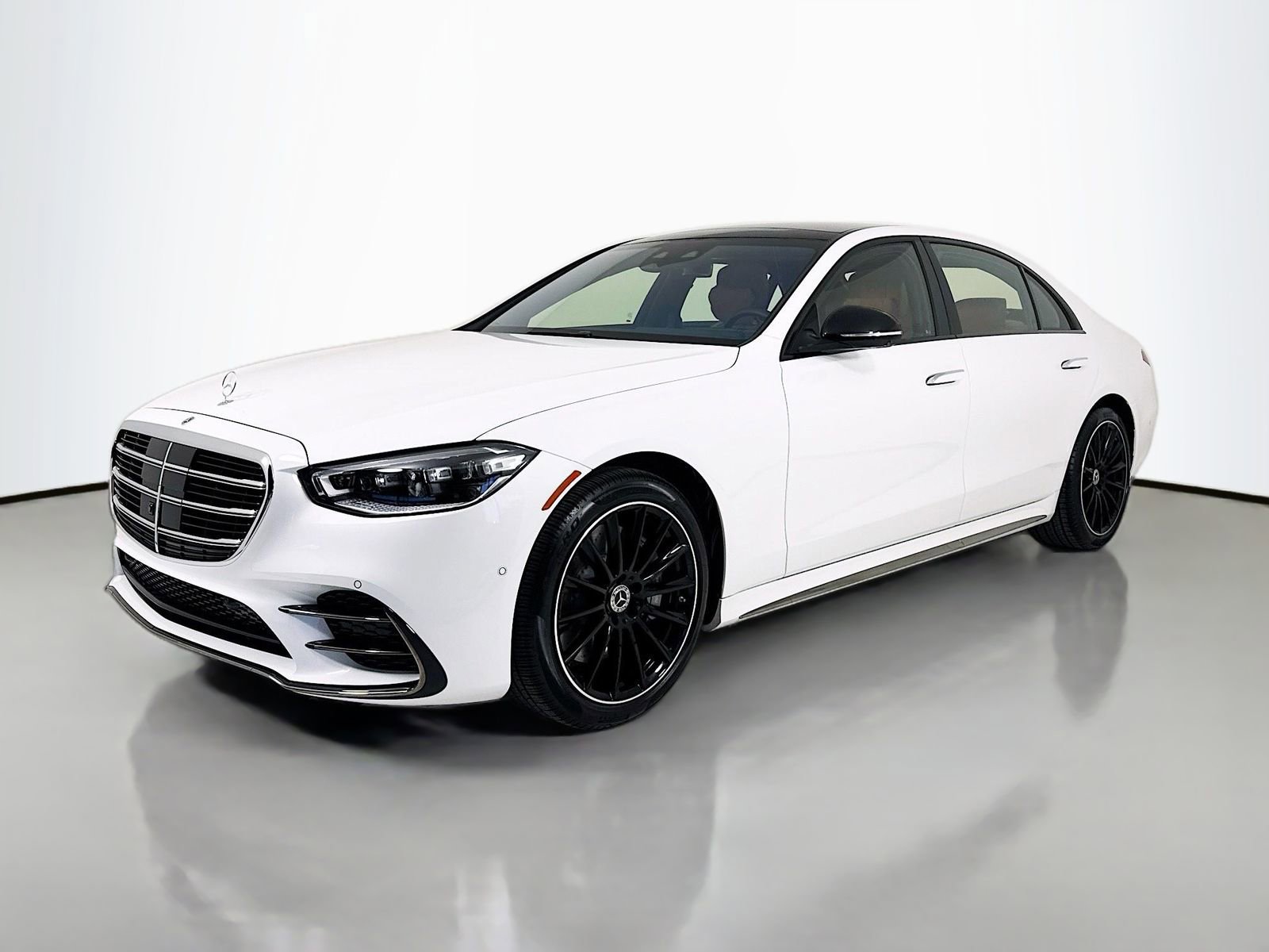 Used 2025 Mercedes-Benz S 580 4MATIC Sedan image 3