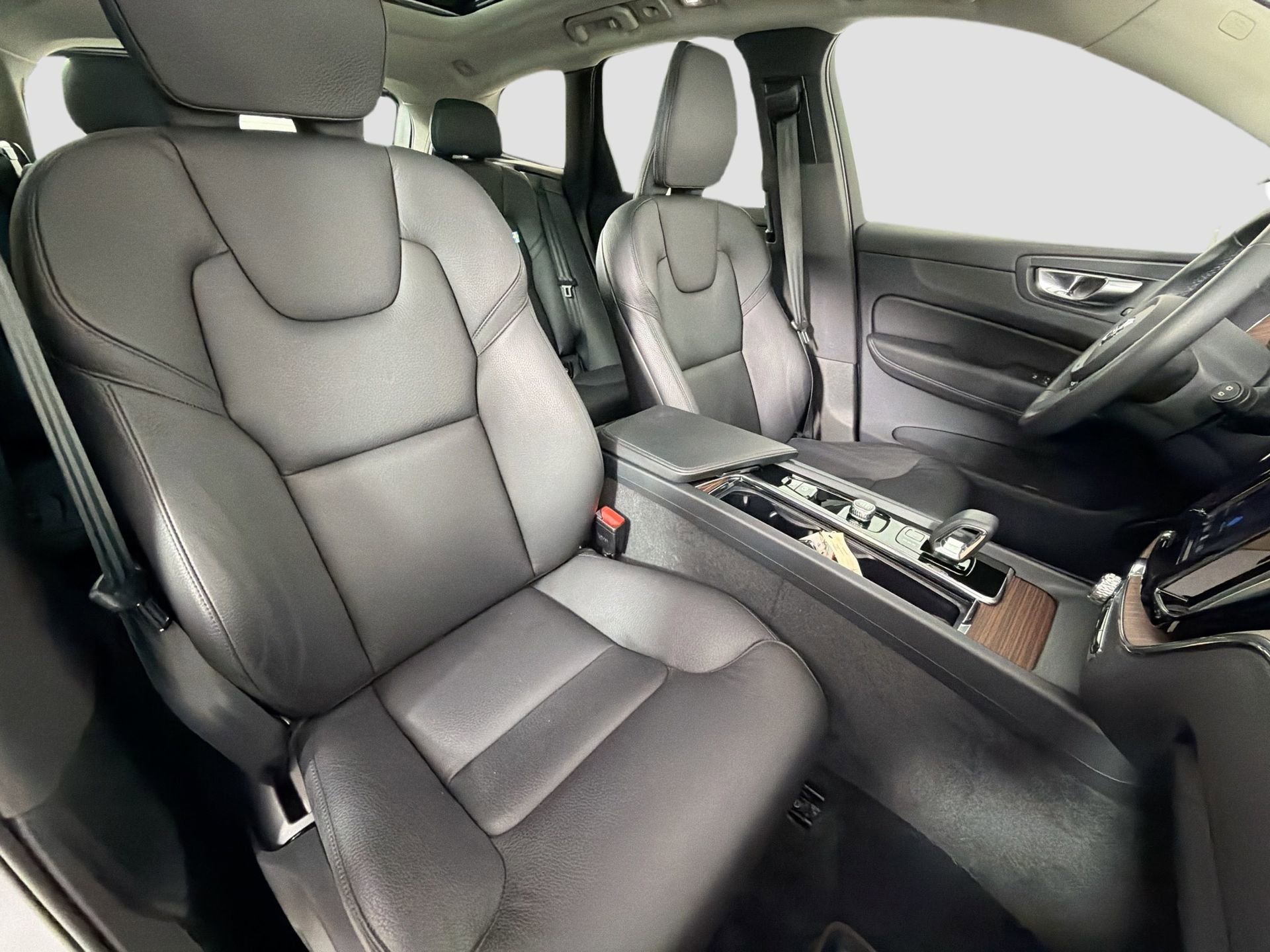 Certified 2023 Volvo XC60 B5 Plus w/ Protection Package Premier FWD image 28