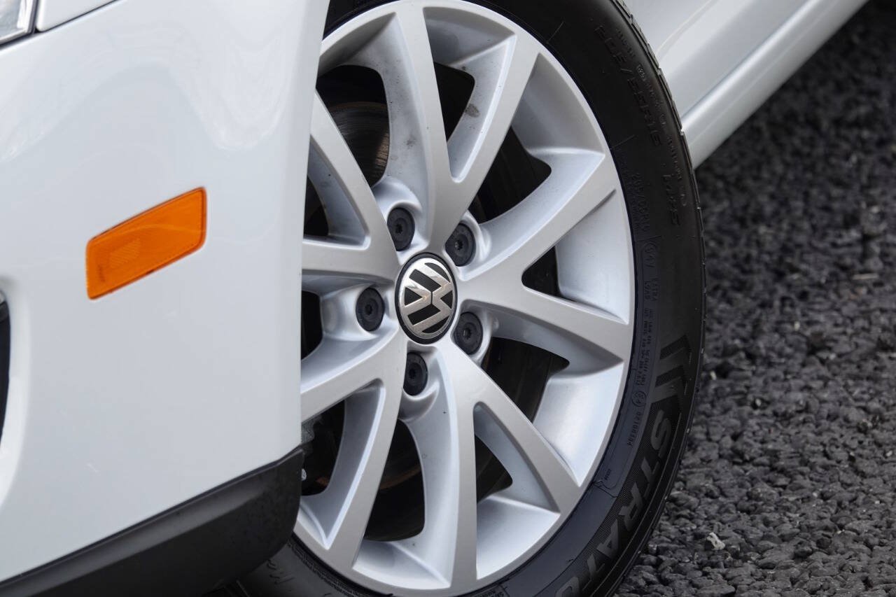 Used 2010 Volkswagen Jetta Limited Edition FWD image 42