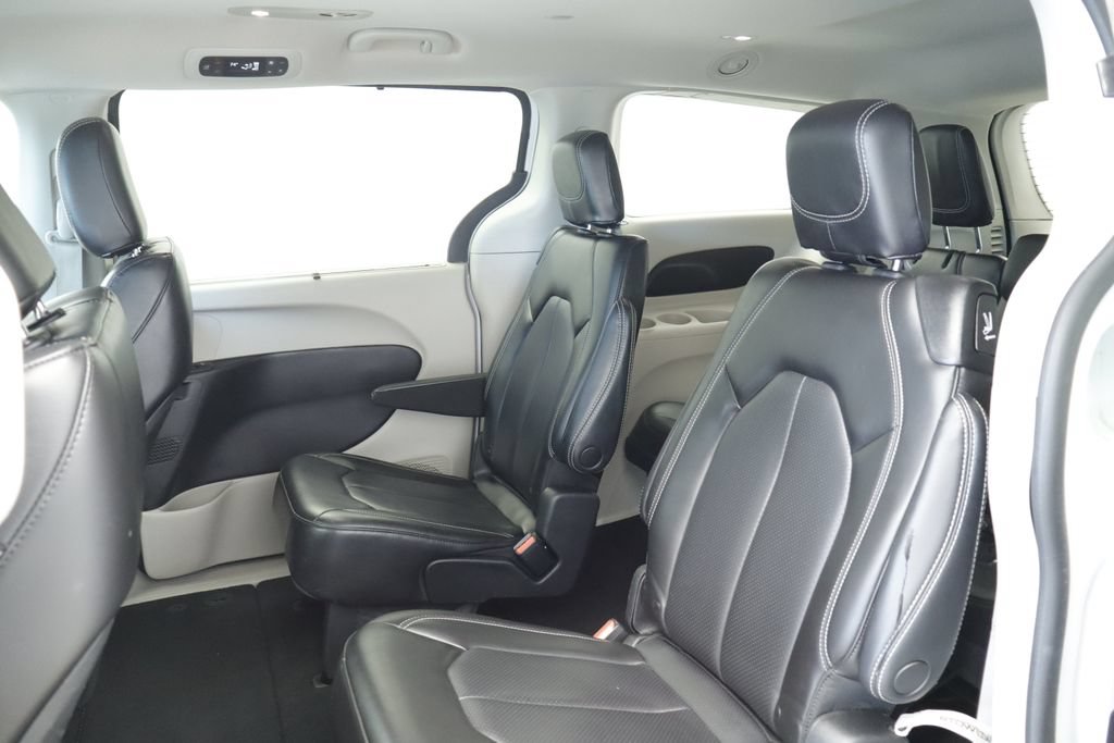 Certified 2023 Chrysler Pacifica Touring-L FWD image 21