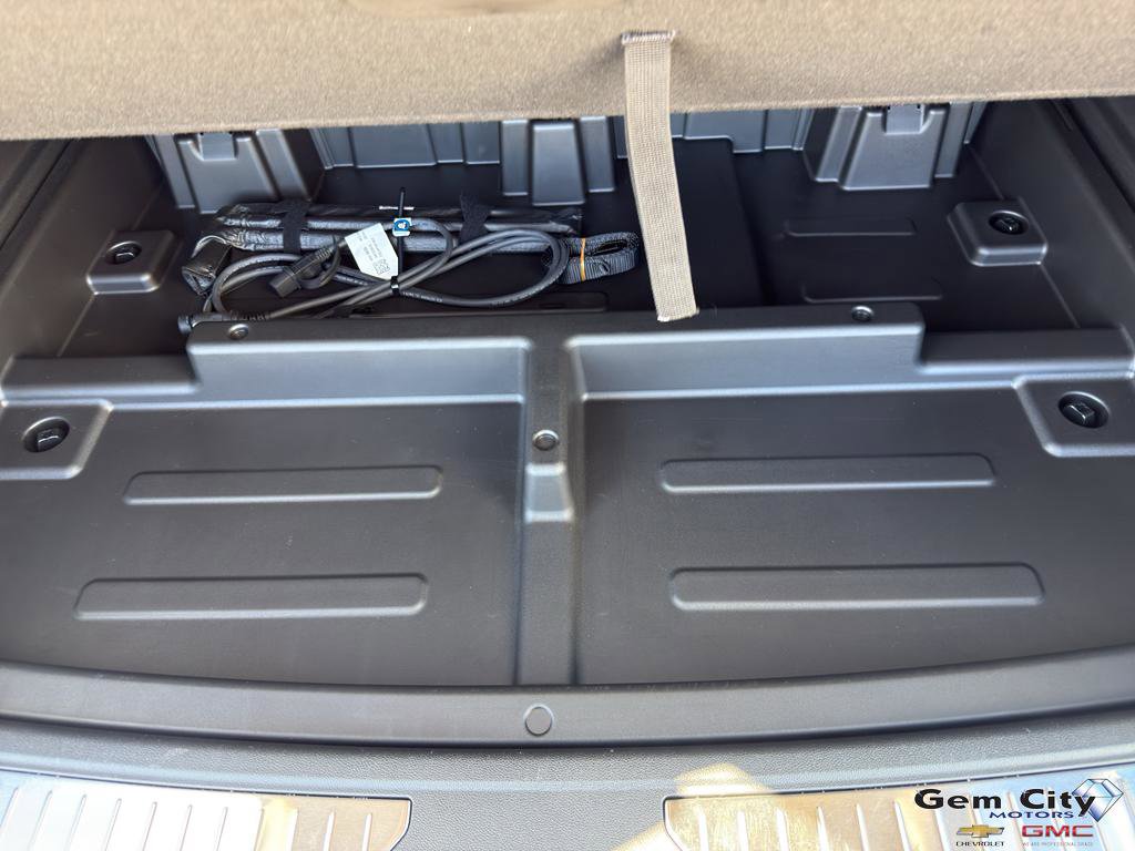 Used 2025 GMC Yukon XL Denali w/ Sun & Power Step Package AWD/4WD image 11