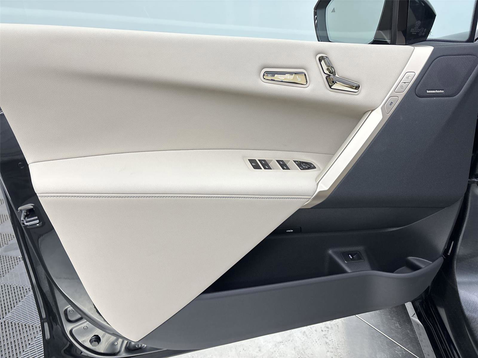 New 2026 BMW iX xDrive45 w/ Executive Package image 26