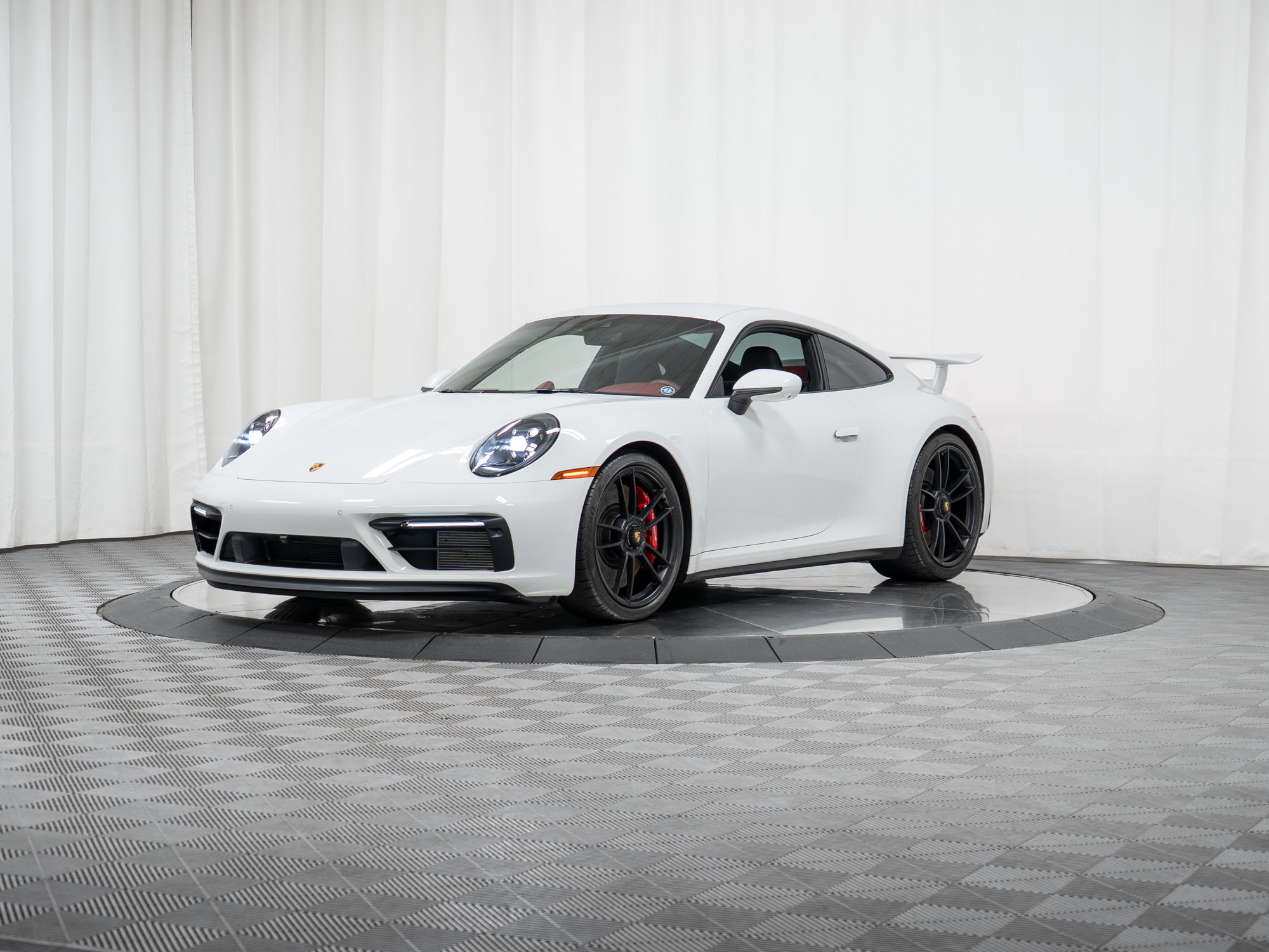Certified 2024 Porsche 911 Carrera GTS RWD image 39