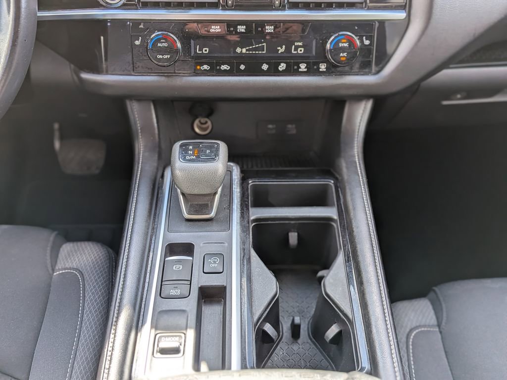 Used 2022 Nissan Pathfinder SV w/ SV Black Package image 16