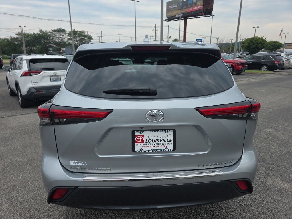 Used 2020 Toyota Highlander Limited AWD/4WD image 6