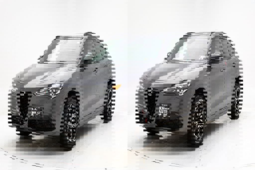 Used 2022 Alfa Romeo Stelvio Veloce image 4