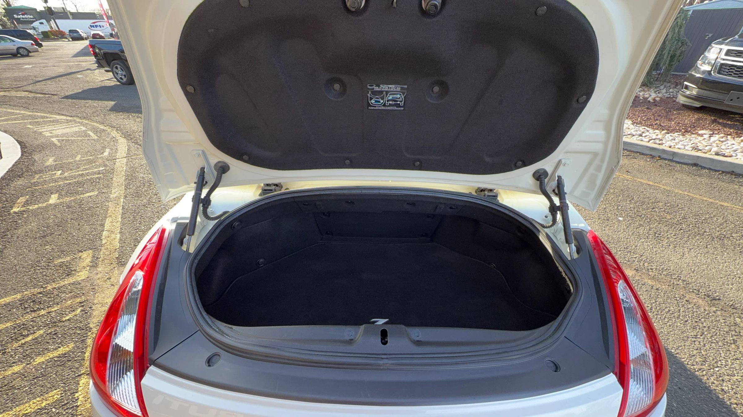 Used 2014 Nissan 370Z Touring image 32