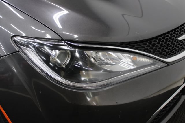 Used 2019 Chrysler Pacifica Touring-L FWD image 6