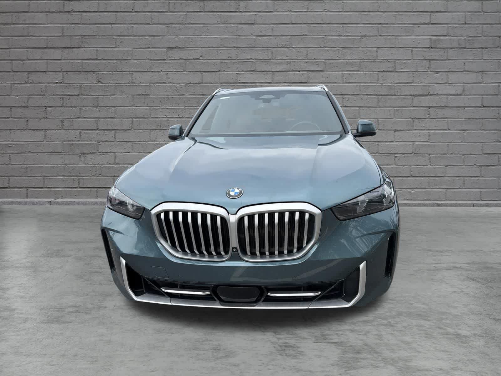 Used 2024 BMW X5 xDrive40i w/ Parking Assistance Package AWD/4WD image 2
