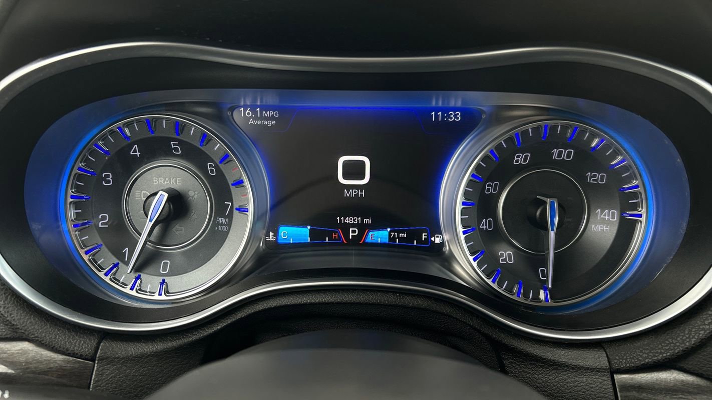 Used 2016 Chrysler 300 Limited image 21