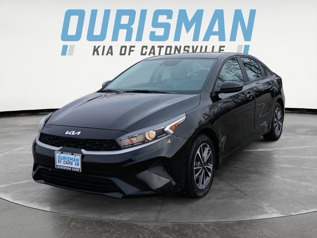 Used 2023 Kia Forte LXS image 2