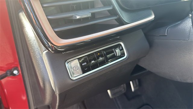 Certified 2025 Buick Envision Sport Touring image 13