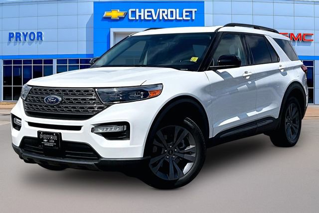 Used 2022 Ford Explorer XLT w/ Equipment Group 202A image 3