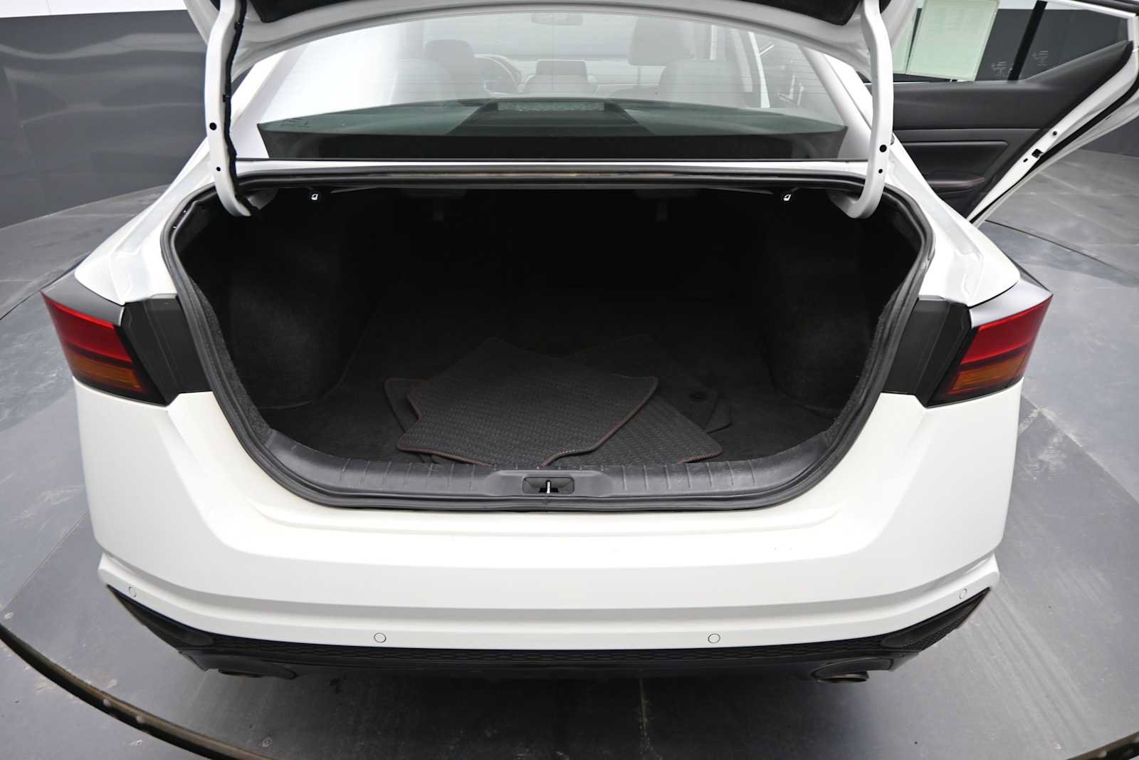Used 2025 Nissan Altima 2.5 SR FWD image 15