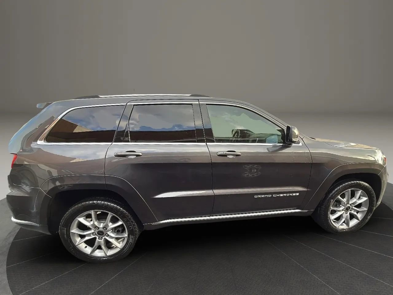 Used 2015 Jeep Grand Cherokee Summit w/ Platinum Series Group AWD/4WD image 4