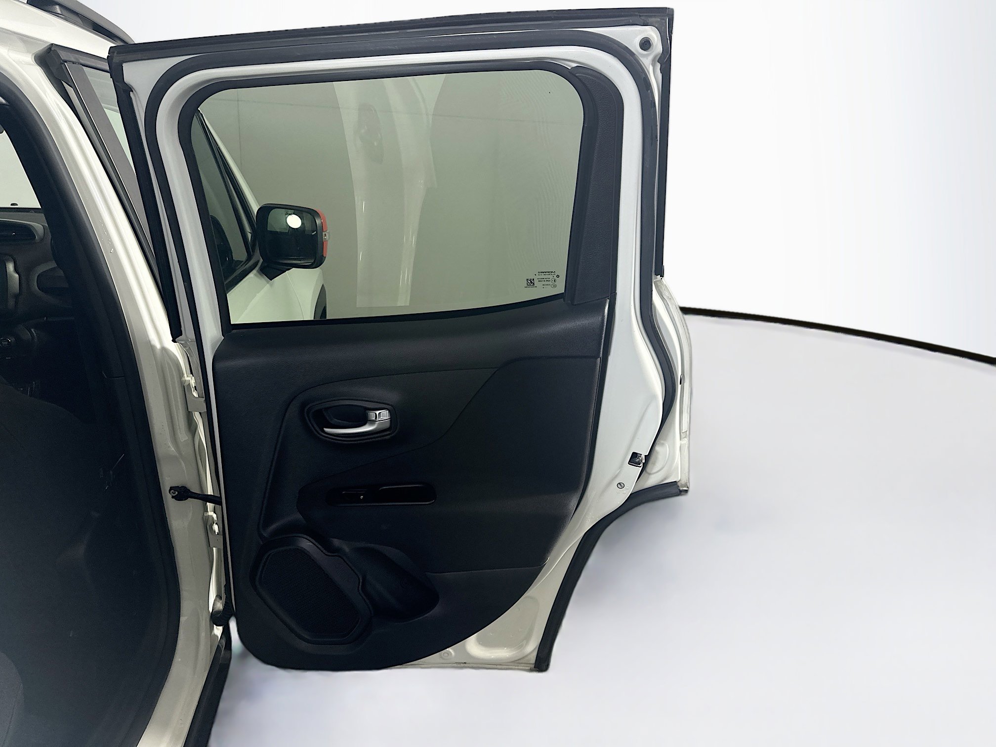 Used 2020 Jeep Renegade Latitude FWD image 29