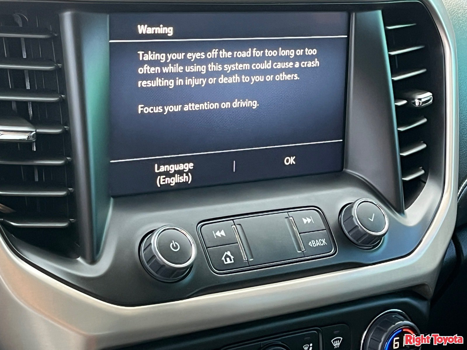 Used 2023 GMC Acadia Denali w/ Denali Ultimate Package FWD image 27