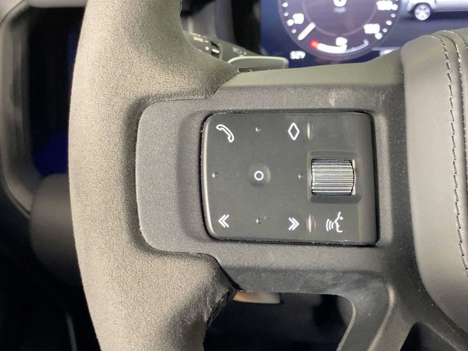 Used 2023 Land Rover Defender 110 V8 image 15