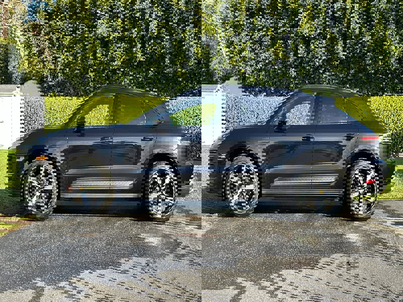 New 2026 Porsche Macan image 2