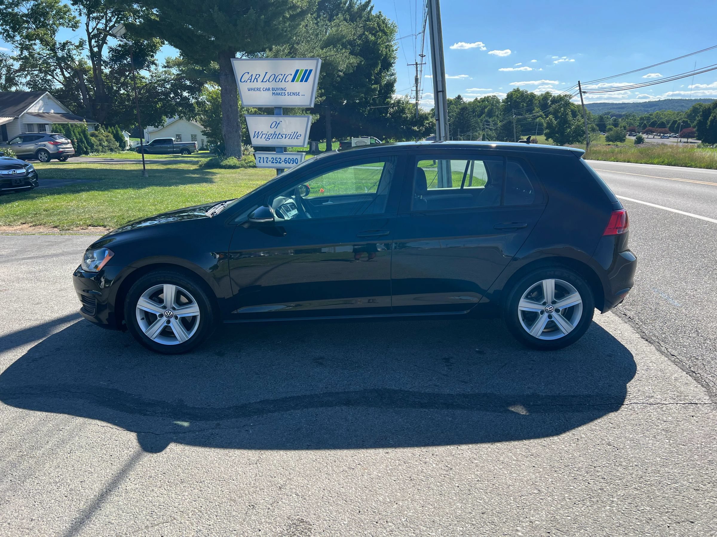 Used 2017 Volkswagen Golf SE FWD image 5